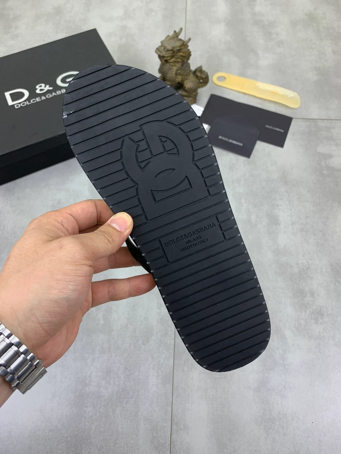 Men's Men's Shoes💰P220💰[New Style]🆘[DG]Official Website Couple🧑‍🤝‍🧑Hot-selling Dolce & Gabbana Men's Flip-Flops are on sale at the counter simultaneously! Original fabric imported from Italy. Original bottom provided by the original factory. Size: Adult 36-45. Children’s size: 30-37. Multiple colors available.